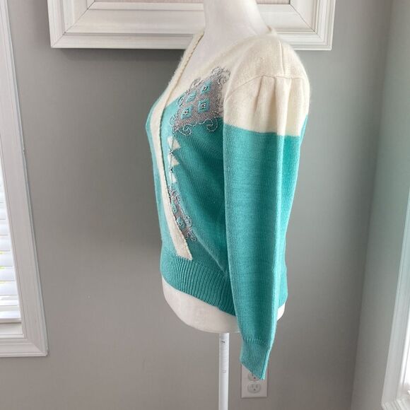 Vintage Jocelyn Smith Petites Angora Embroidered Blue Cream Vneck Sweater - Picture 5 of 12